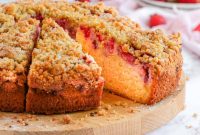 Irresistible Strawberry Crumble Cake