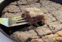 Classic Mrs. Fields Chocolate Chip Bars