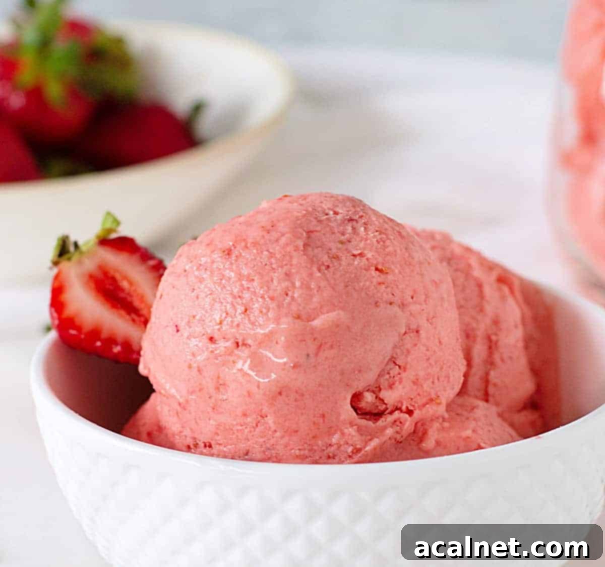 The best no-churn Strawberry Ice Cream, creamy and refreshing.