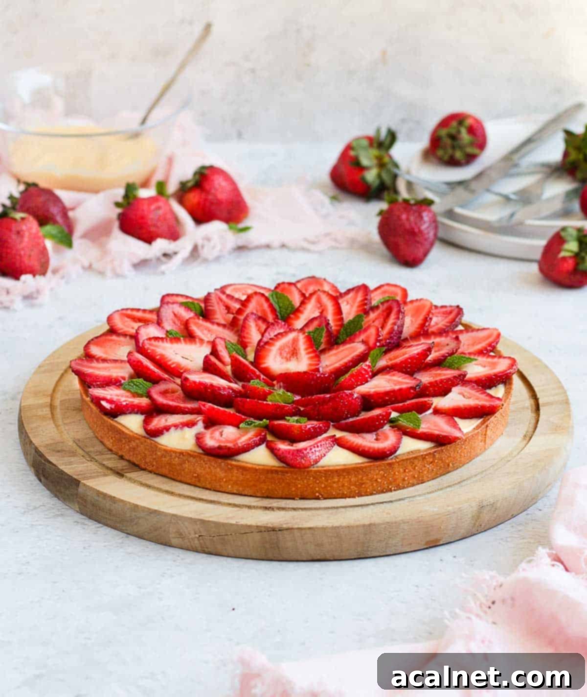 Tart on a round wooden board.