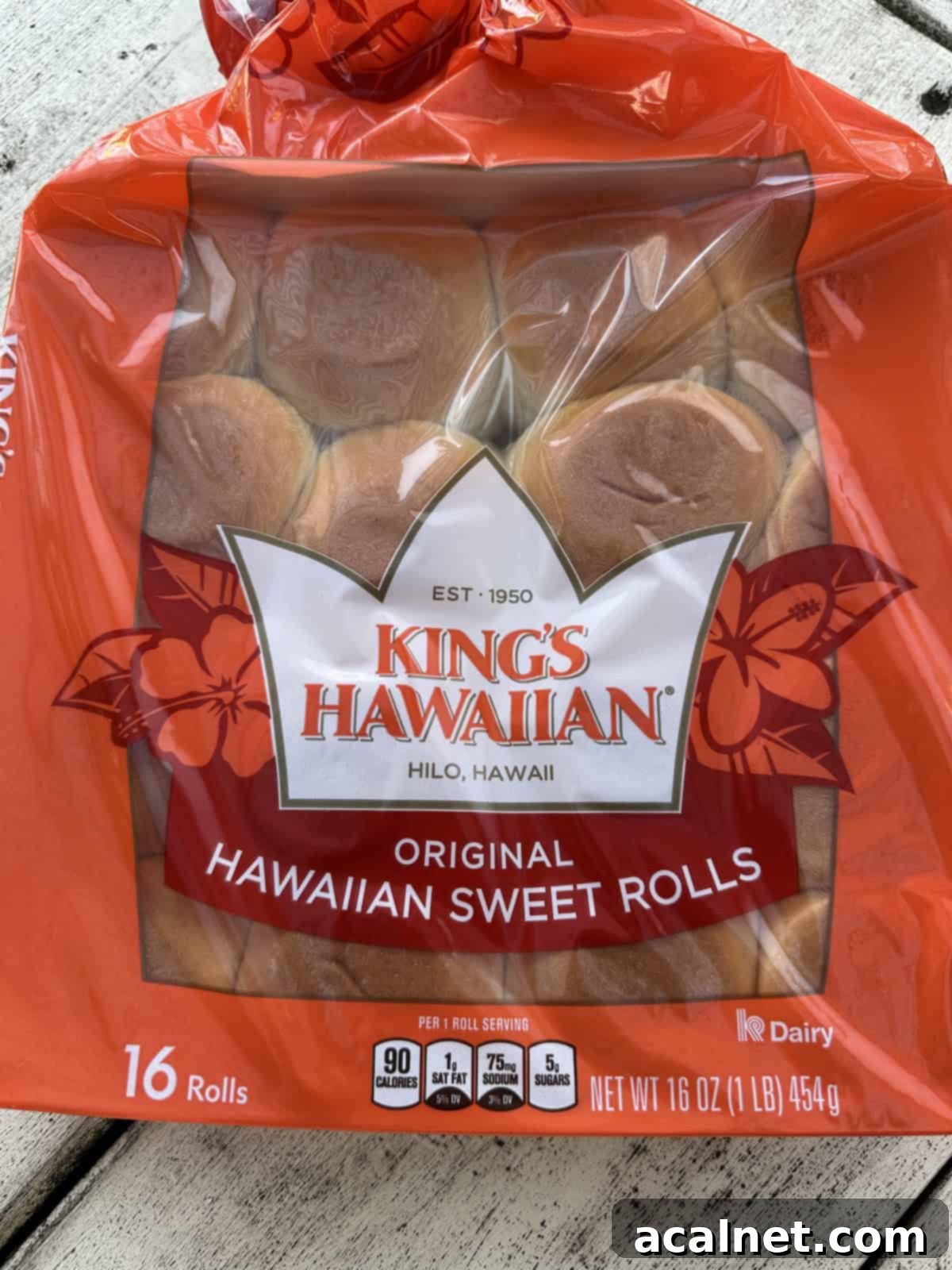 A bag of Hawaiian Sweet Rolls.