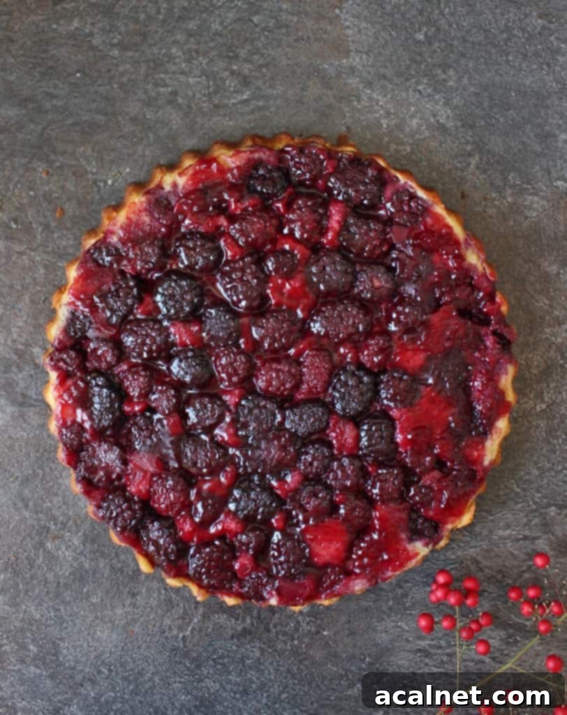  Cake from above on a grey surface.