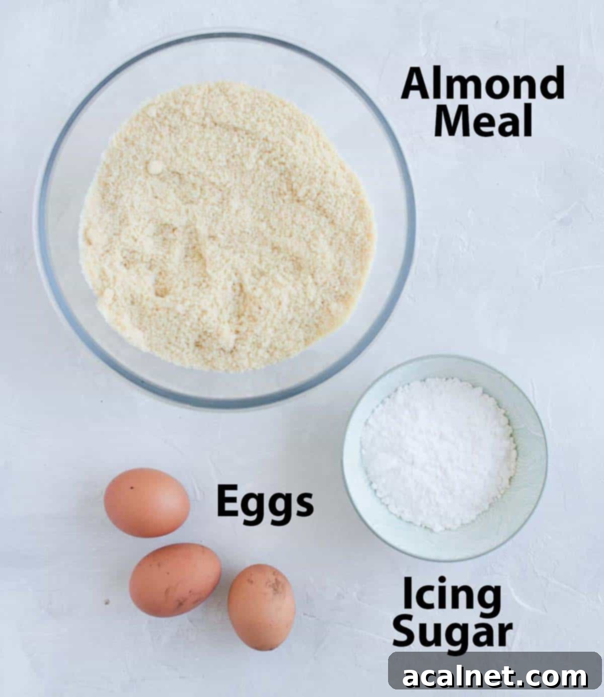 Sadece 3 Malzemeyle Pratik Glutensiz Sütsüz Badem Kurabiyesi 3 Ingredients on a white surface.