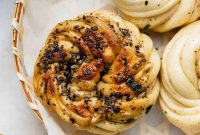 Everything Bagel Scallion Buns (Hua Juan)