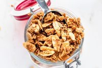 Crunchy Vanilla Almond Granola Recipe for Homemade Breakfast