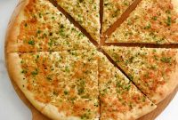 Cheesy Garlic Bread Pizza Recipe: Crispy Crust & Gooey Cheese