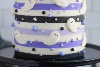 Spooky Ghost Swoop Halloween Cake Recipe