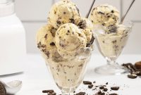 How to Make Cookies and Cream Ice Cream at Home