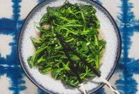 Stir-Fried Chinese Snow Pea Shoots with Garlic