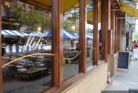 Meli Cafe Chicago Review: What to Order and Where to Sit
