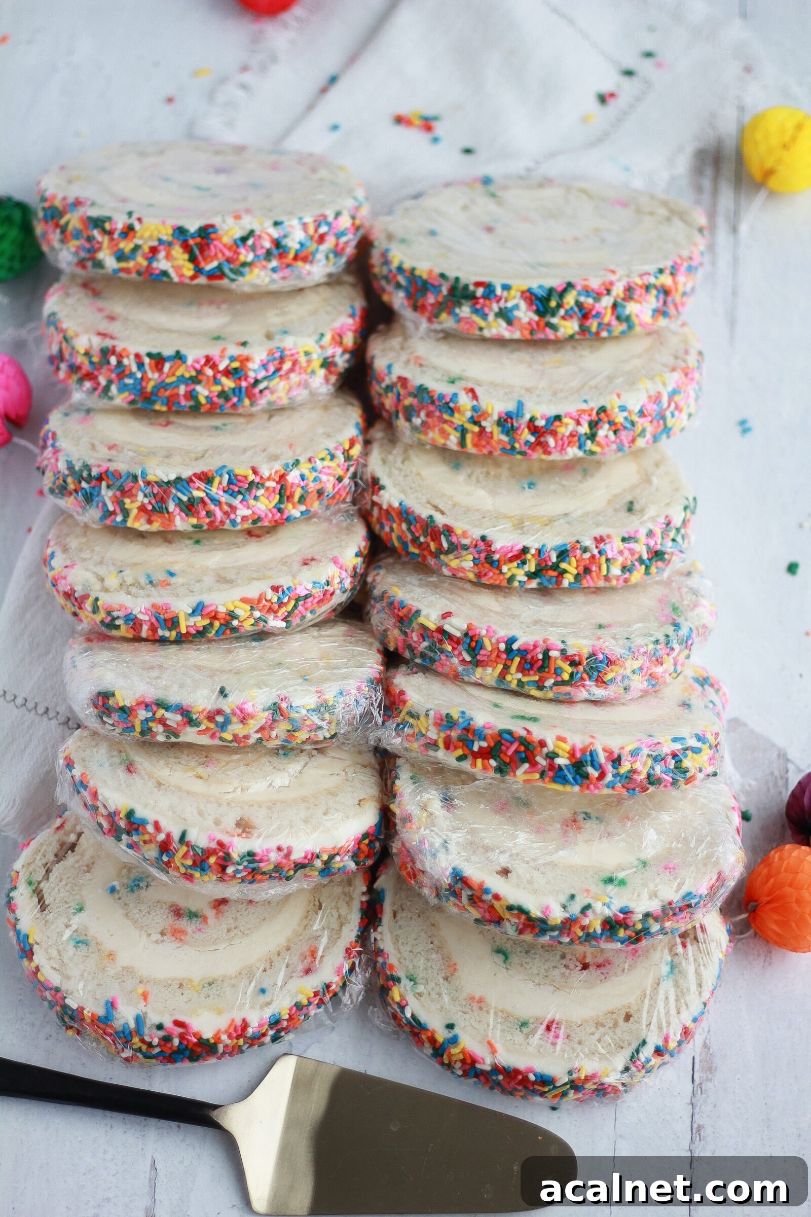 Slicing the roll cake